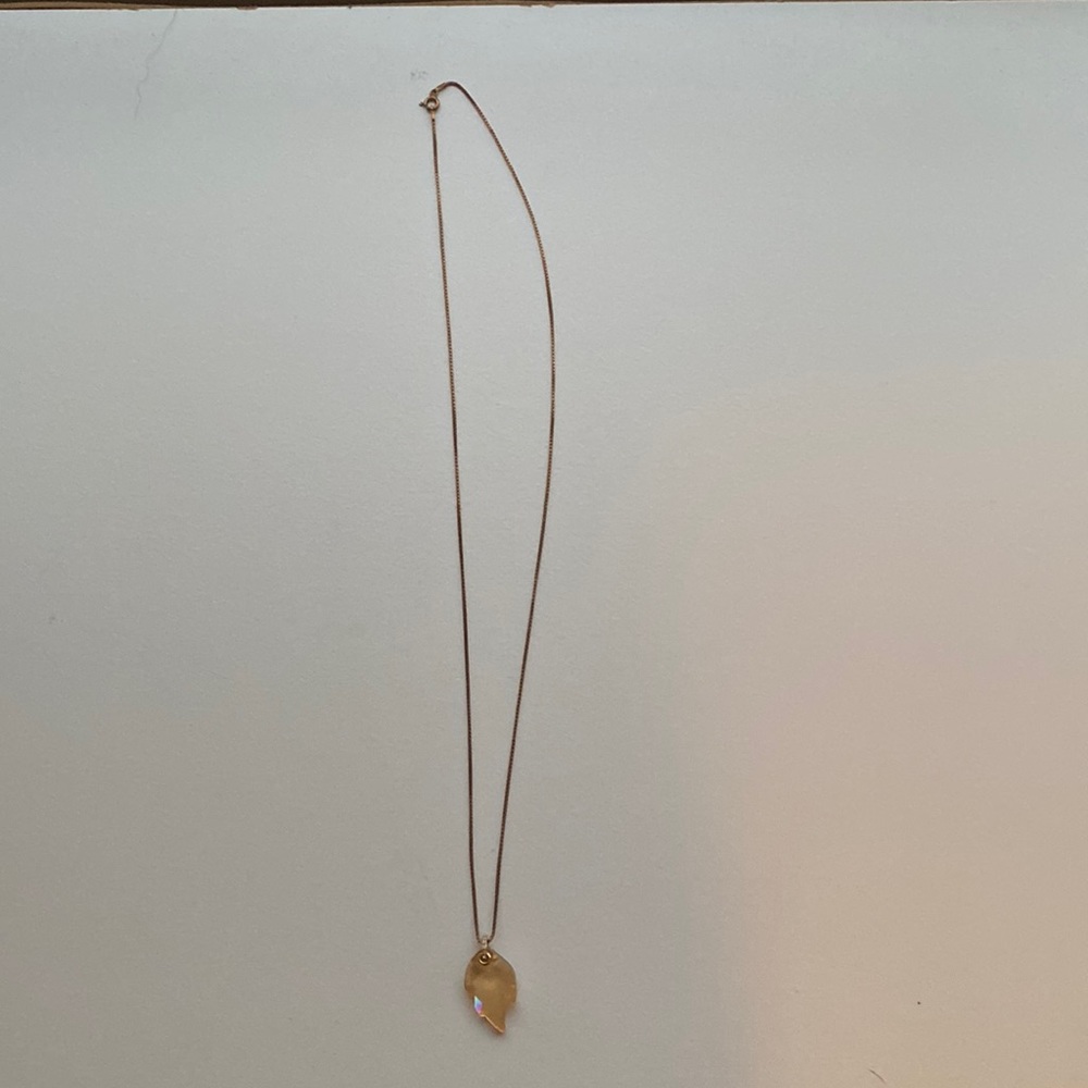 Long leaf amber coloured necklace